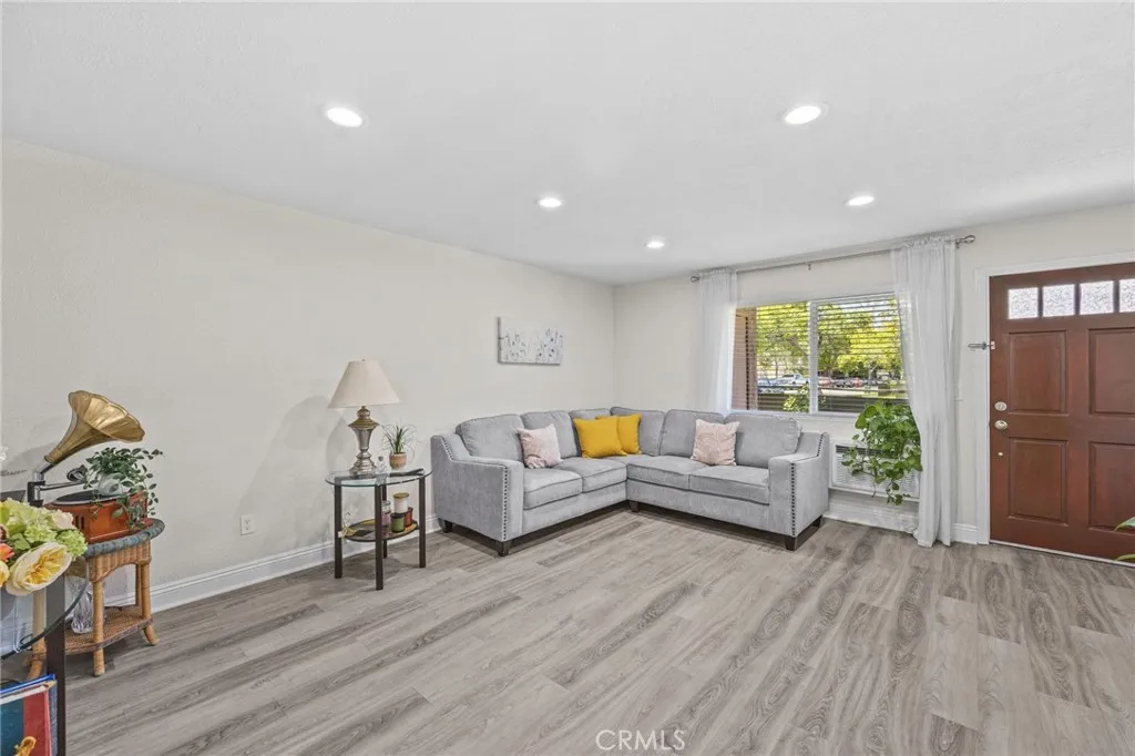 https://cdn.realtyfeed.com/cdn/127/306751499/d20e0e8dc8eb3bed977fd7ccc6eb5f3d.webp