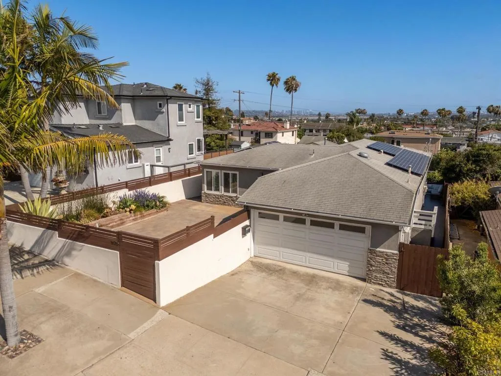 https://cdn.realtyfeed.com/cdn/127/306751571/4d70080581f4c28d82244d7a1866abf4.webp