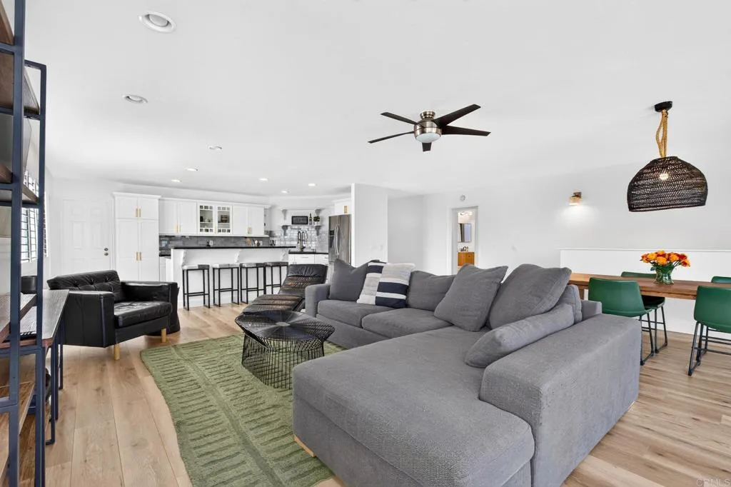 https://cdn.realtyfeed.com/cdn/127/306751571/c043e3e12758cf9f25d081e89d6a8a20.webp