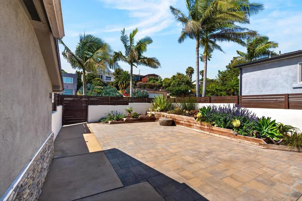 https://cdn.realtyfeed.com/cdn/127/306751571/c5aca85000907cf90814beccd6cee21c.webp