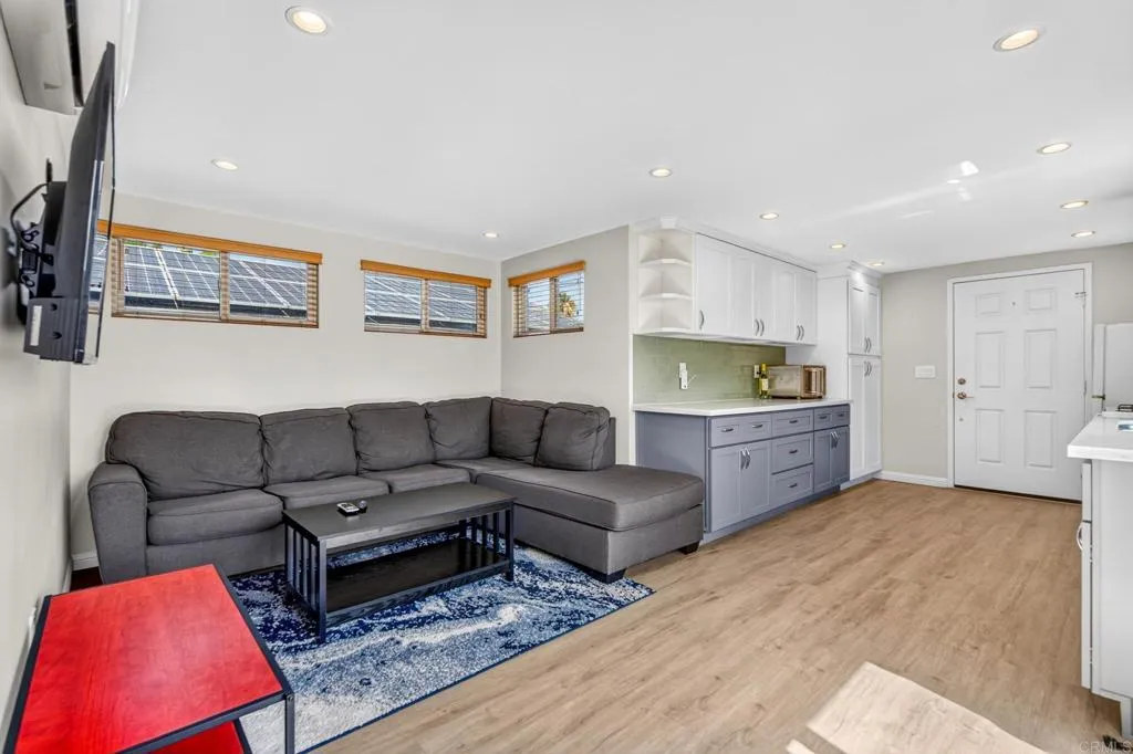 https://cdn.realtyfeed.com/cdn/127/306751571/ecbbb010d88d77e50c9caf3d014dd482.webp