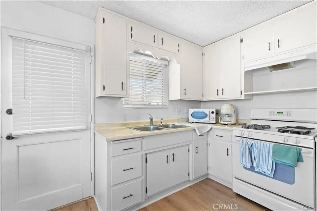 14701 Mesa Drive, Victorville, CA 92395 - Photo 5 of 19, Victorville, CA