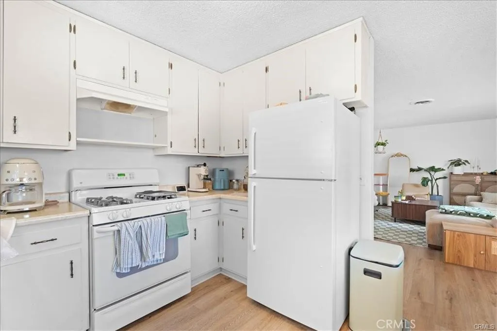 14701 Mesa Drive, Victorville, CA 92395 - Photo 4 of 19, Victorville, CA