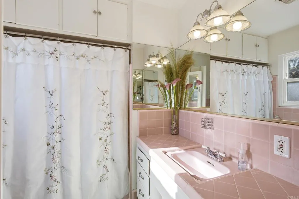 https://cdn.realtyfeed.com/cdn/127/306751626/2b69c244f4ee42b3c94cfca33e765aa8.webp