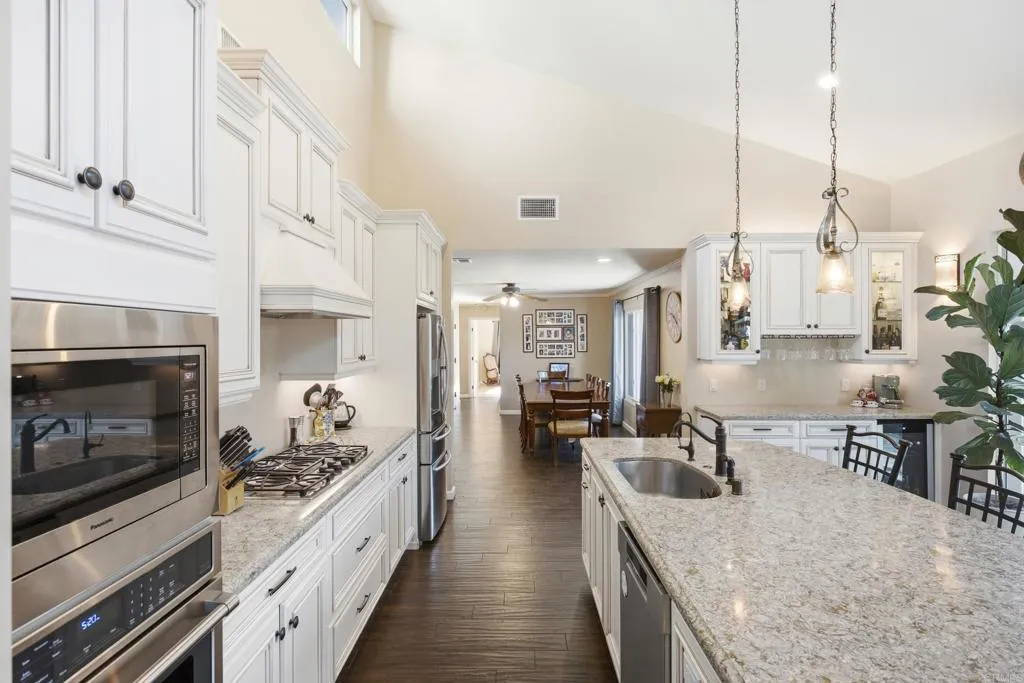 https://cdn.realtyfeed.com/cdn/127/306751626/402dc1fd5cd2a716cb8d8c7cd964f970.webp