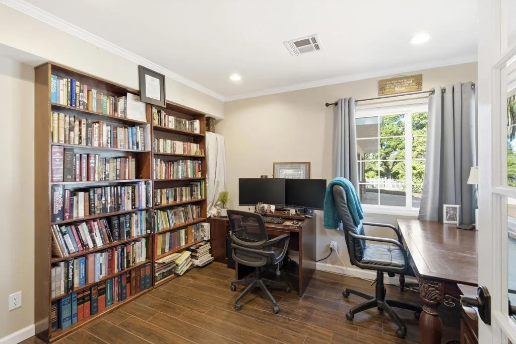 https://cdn.realtyfeed.com/cdn/127/306751626/5b4f6f52d7cfffbc24eb652659852a72.webp