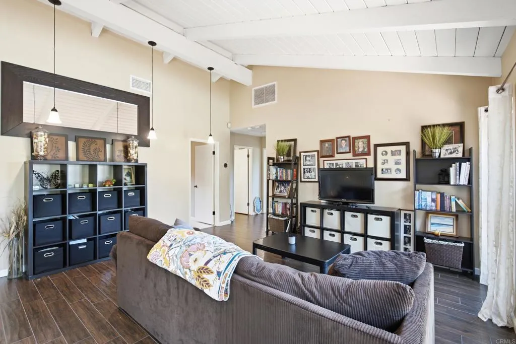 https://cdn.realtyfeed.com/cdn/127/306751626/8e6f27db95d5506863cbad48c4c0bc80.webp