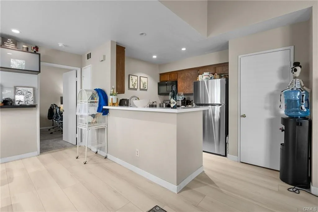 24496 Valle Del Oro Unit 204, Newhall, CA 91321 - Photo 2 of 28, Newhall, CA