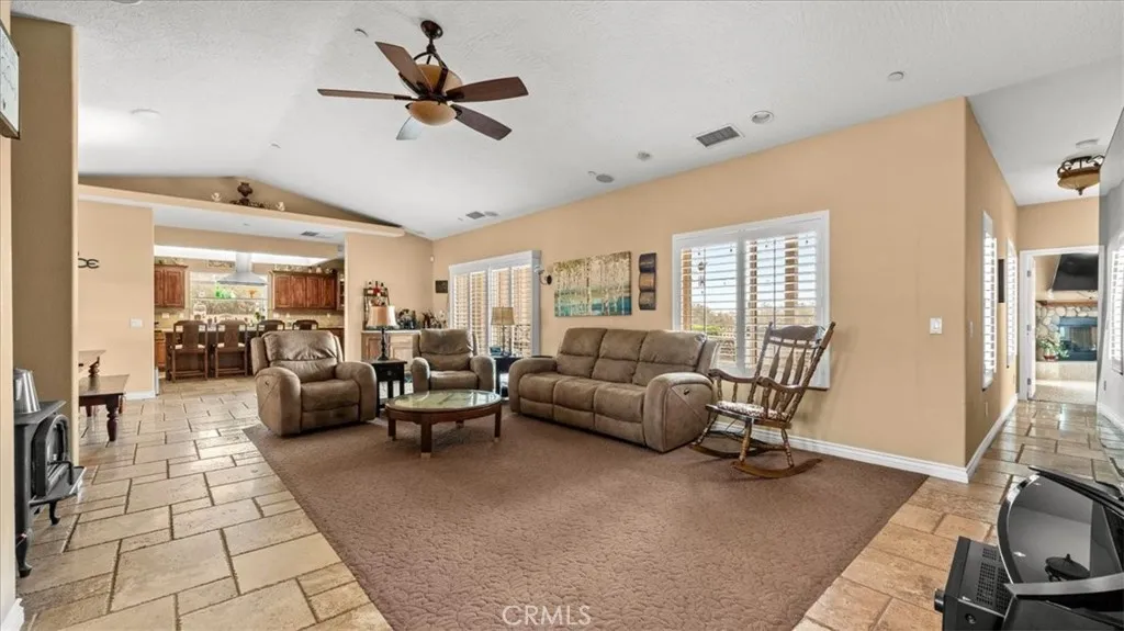 10271 Clover, Hesperia, CA 92344 - Photo 4 of 46, Hesperia, CA
