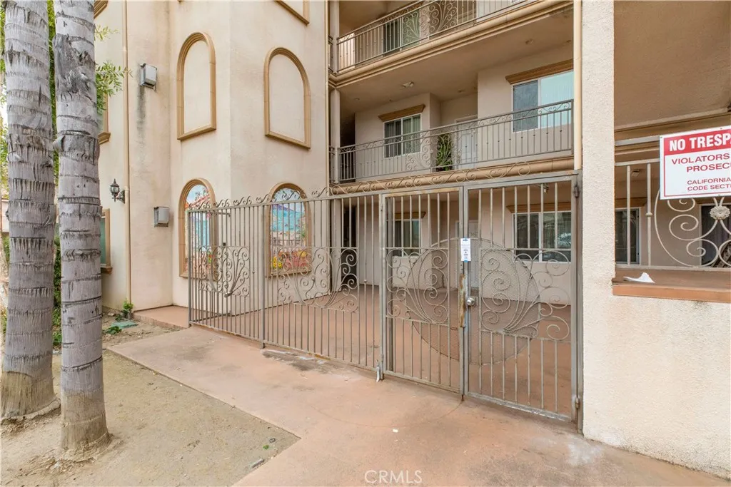 565 E San Jose Unit Ph1, Burbank, CA 91501 - Photo 3 of 44, Burbank, CA