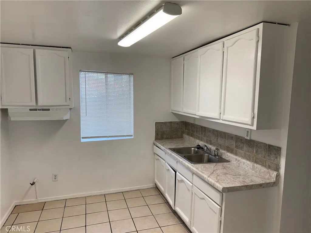 1124 E 40th Place, Los Angeles, CA 90011 - Photo 3 of 5, Los Angeles, CA
