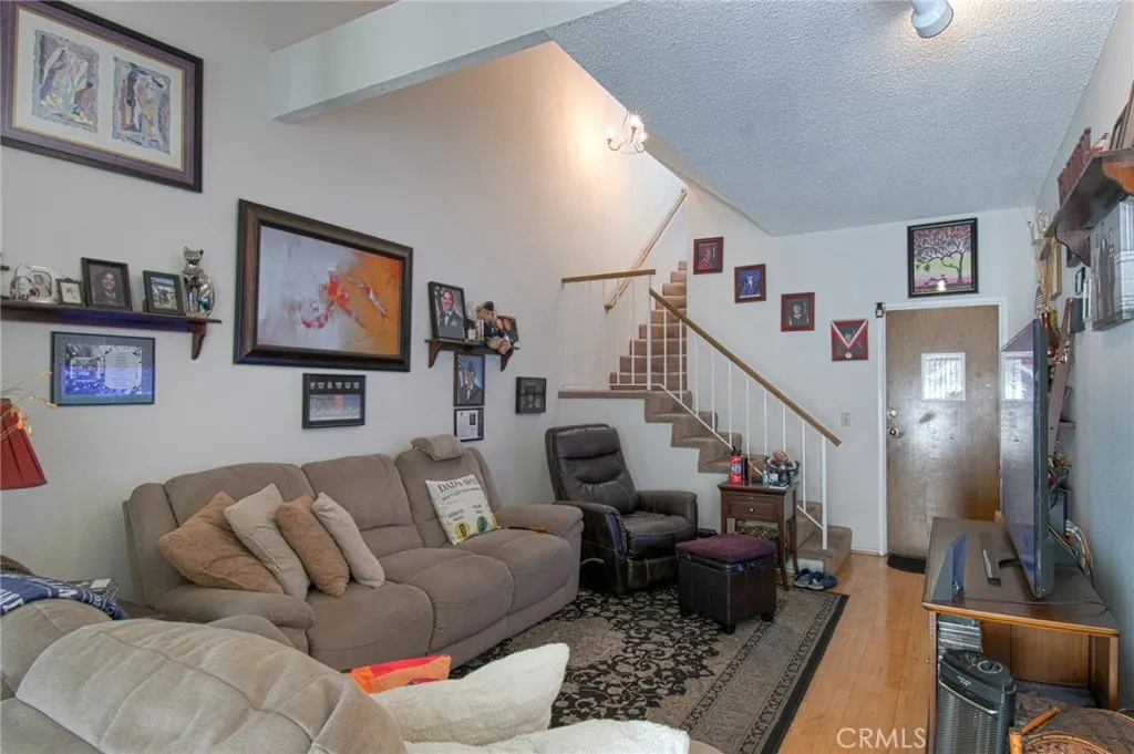 1042 Walnut Street Unit D, Tustin, CA 92780 - Photo 5 of 26, Tustin, CA