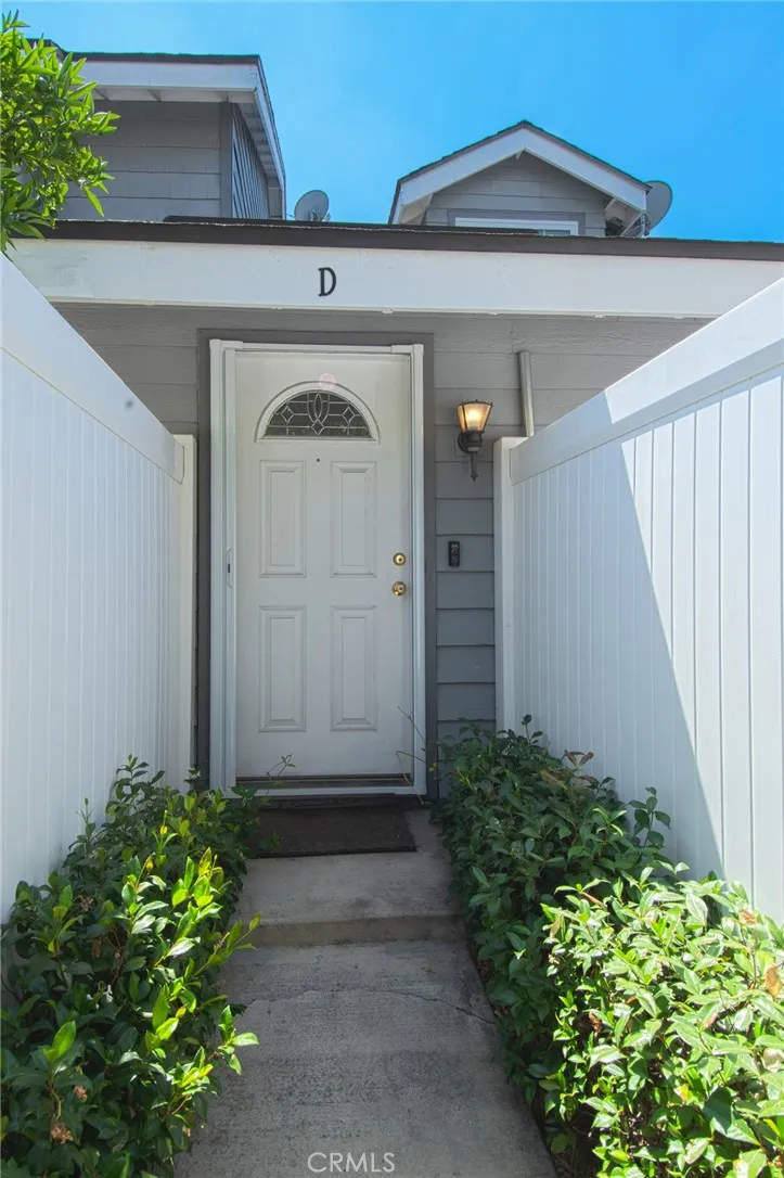 1042 Walnut Street Unit D, Tustin, CA 92780 - Photo 2 of 26, Tustin, CA