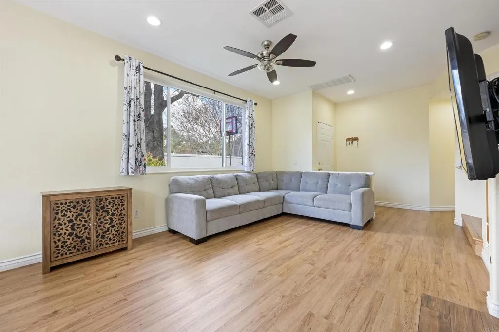 https://cdn.realtyfeed.com/cdn/127/306751832/49707f823c420d146e8494ce9adb2ab2.webp