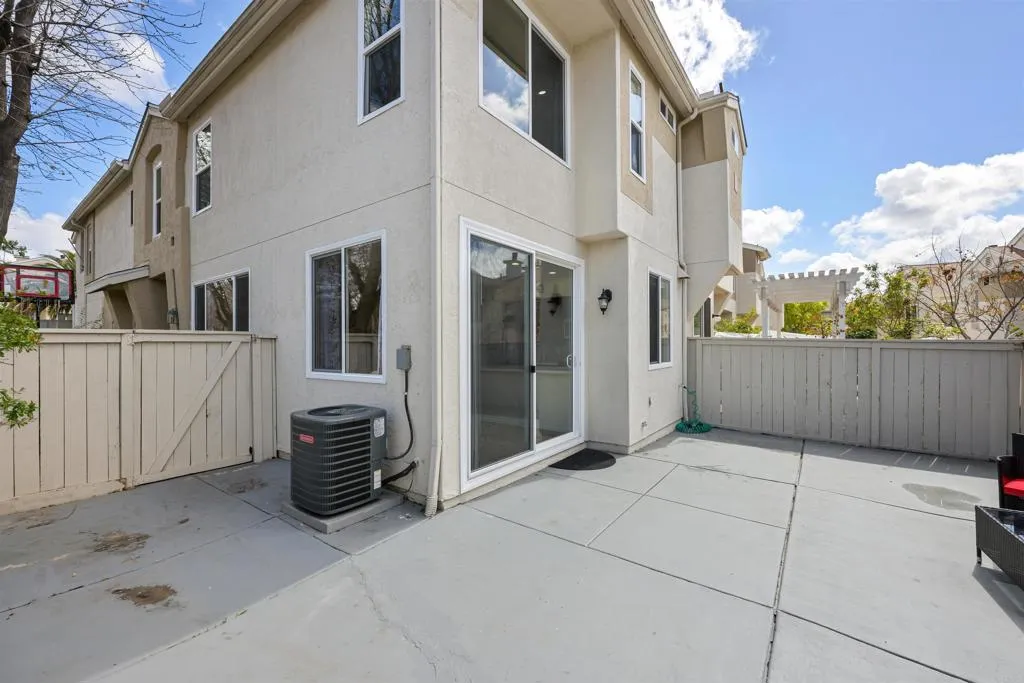 https://cdn.realtyfeed.com/cdn/127/306751832/c4698520f7ce8842d7a5efbfd770ea4d.webp