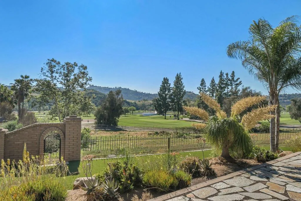 https://cdn.realtyfeed.com/cdn/127/306751836/6cee9cbb69e0fdb19c47139618d370c3.webp