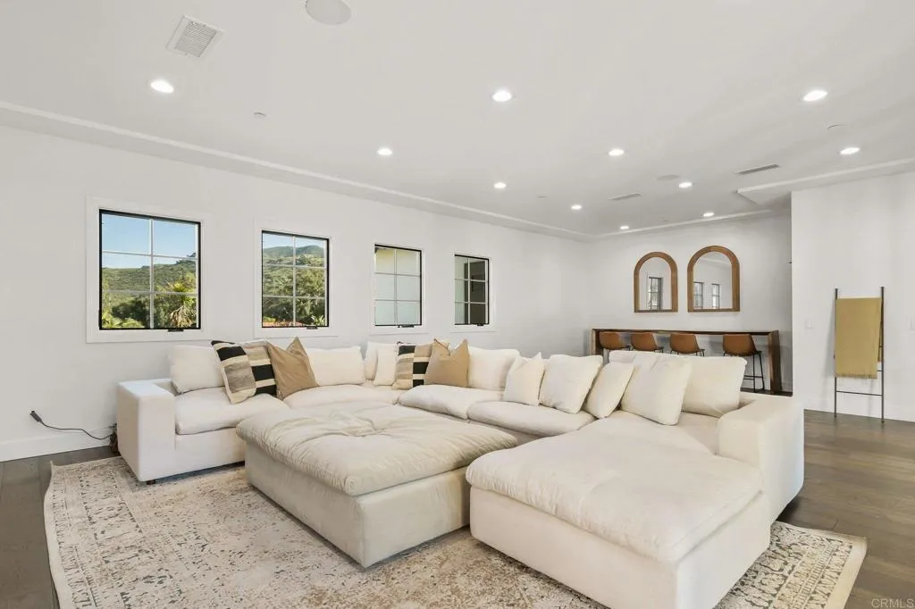 https://cdn.realtyfeed.com/cdn/127/306751836/7d3beab48d31707b332be7cc2d612ca2.webp