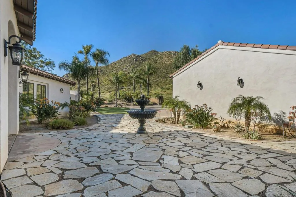 https://cdn.realtyfeed.com/cdn/127/306751836/946b744cf7dcc5237e2b0478b7f9eb28.webp