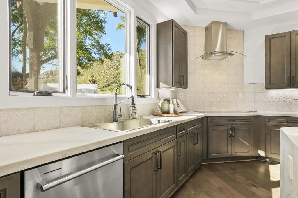https://cdn.realtyfeed.com/cdn/127/306751836/f947ceec8c92a78e7efff9e0fa51e4c8.webp