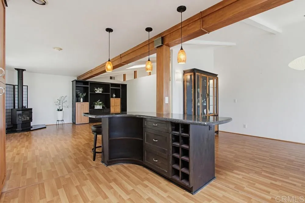 https://cdn.realtyfeed.com/cdn/127/306751861/42defa41ab83f4404f8eac42cb14e95d.webp