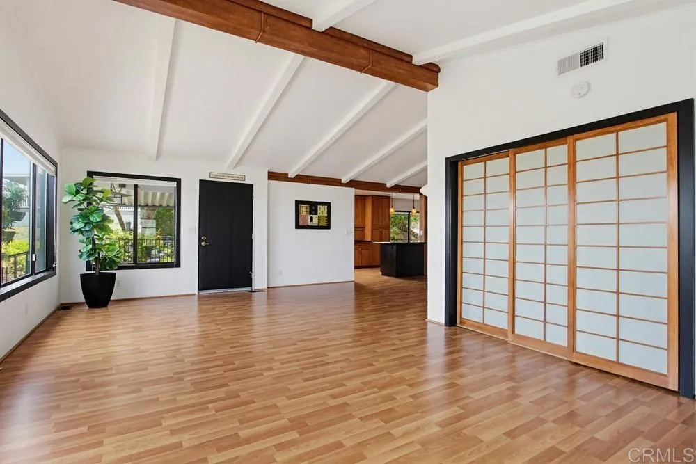 https://cdn.realtyfeed.com/cdn/127/306751861/9dd7c9ed86a5981ab15e31641ce12b71.webp