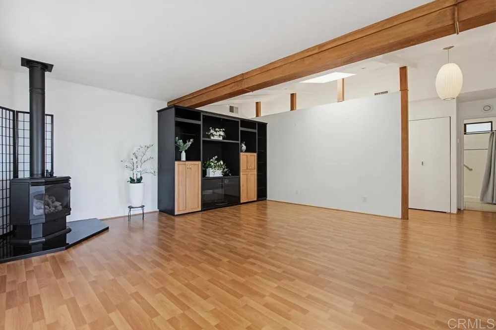 https://cdn.realtyfeed.com/cdn/127/306751861/cd9636fc80925b4cb2904dd5c62917f9.webp