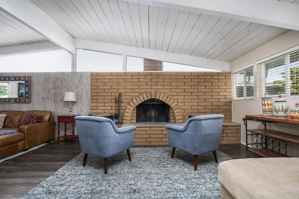 https://cdn.realtyfeed.com/cdn/127/306751884/2b38b582e941ed08c79bf74140244b43.webp
