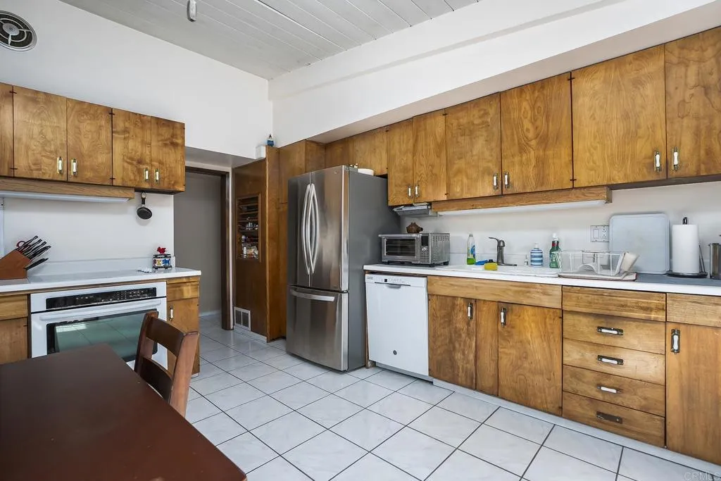 https://cdn.realtyfeed.com/cdn/127/306751884/db1d4489613bf23f9086ae2de150d4c2.webp