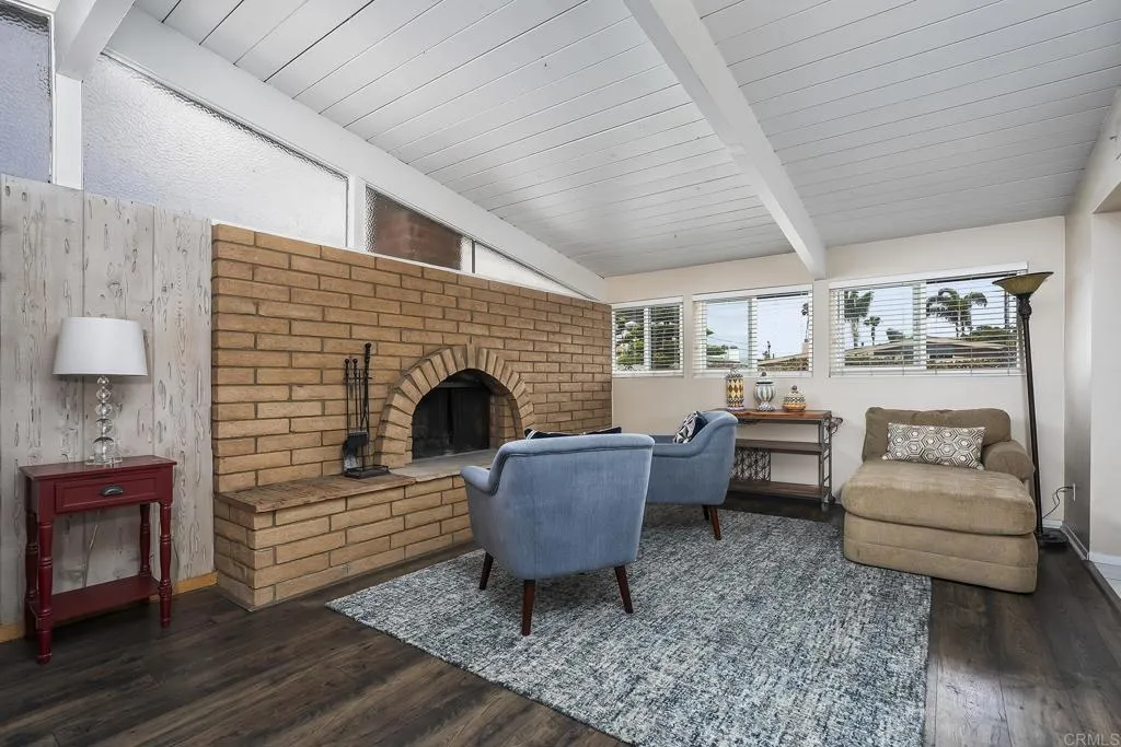https://cdn.realtyfeed.com/cdn/127/306751884/f857a74efdc043d29e6d6a8fbdfcc3f4.webp