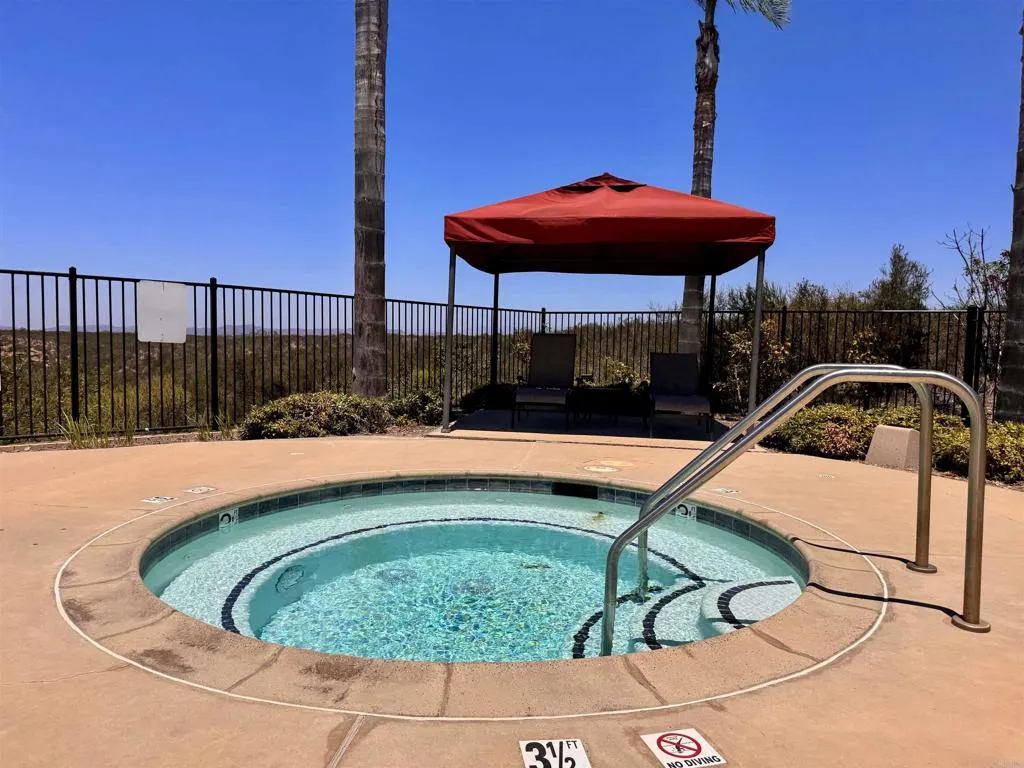 https://cdn.realtyfeed.com/cdn/127/306751887/2bcaf32ebc17274210ac9e3fa052fe15.webp