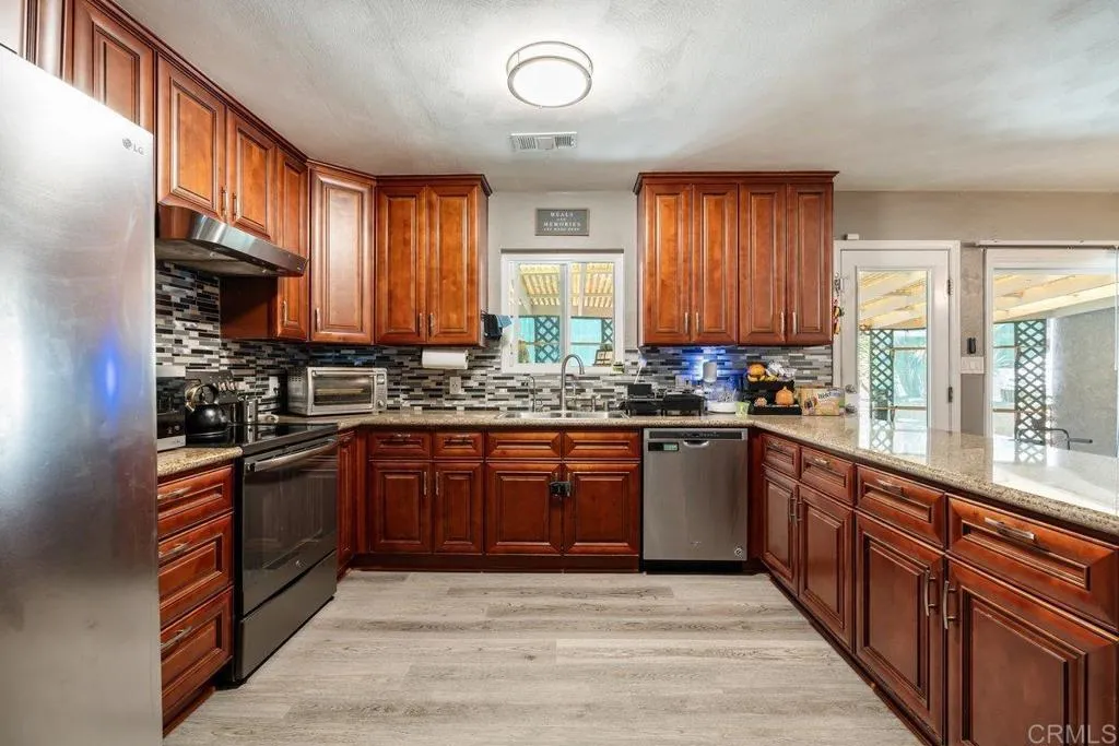 https://cdn.realtyfeed.com/cdn/127/306751937/1c10ec6c754defe99709658f7100e8cf.webp