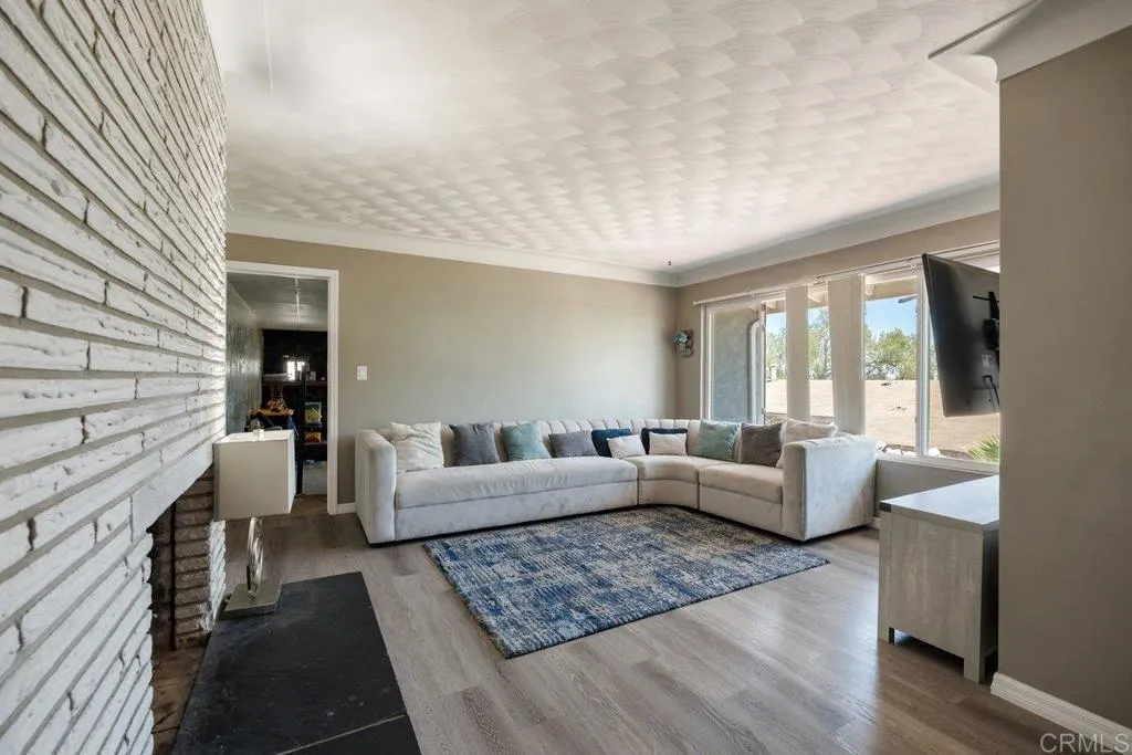 https://cdn.realtyfeed.com/cdn/127/306751937/a09c5ff384c40f2291ed99af770180b4.webp