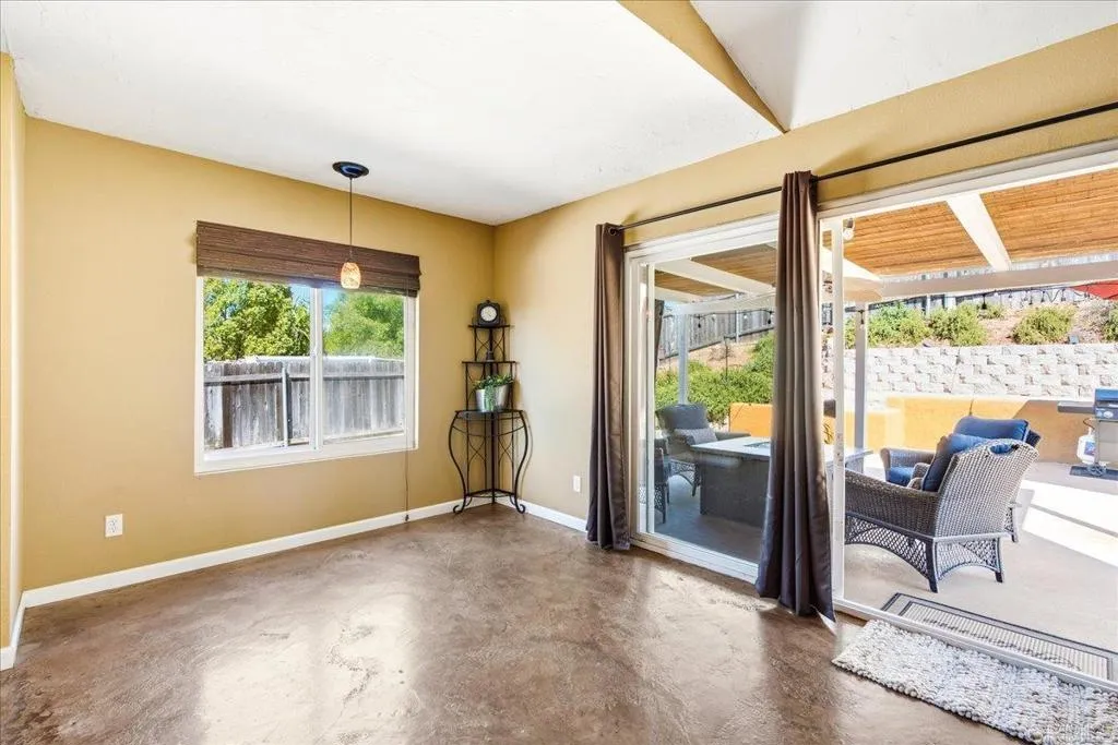 https://cdn.realtyfeed.com/cdn/127/306751965/77f9bb2d19699602993db62623d3669e.webp