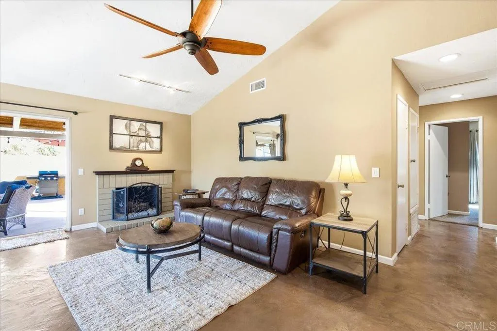 329 Calle Adela, San Marcos, CA 92069 - Photo 5 of 39, San Marcos, CA