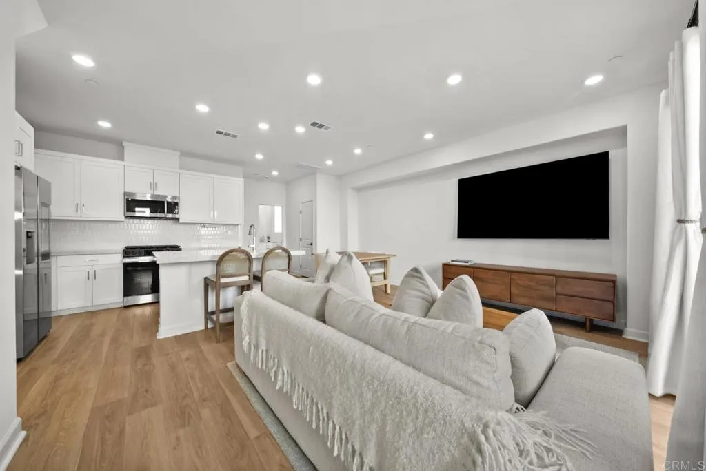 https://cdn.realtyfeed.com/cdn/127/306752086/0f76f1e90551b16781152b7c20aa2c6e.webp