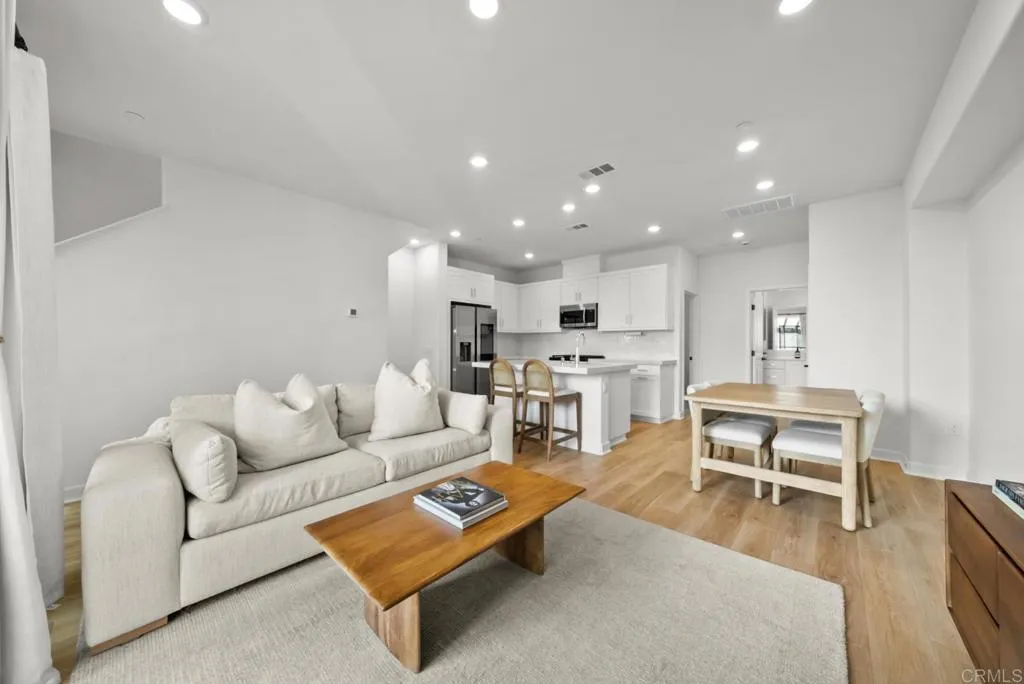 https://cdn.realtyfeed.com/cdn/127/306752086/1b5d58a8ca3578b91e20798dfa660cae.webp
