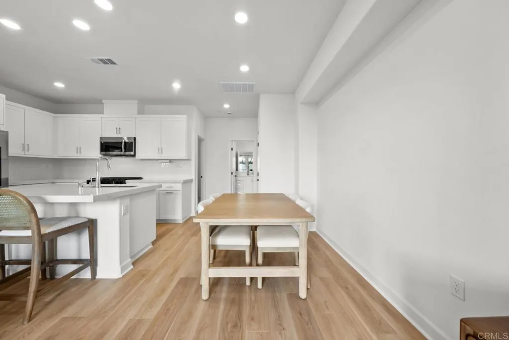 https://cdn.realtyfeed.com/cdn/127/306752086/348e9e7ecbca5c96e44a2b271a9486eb.webp