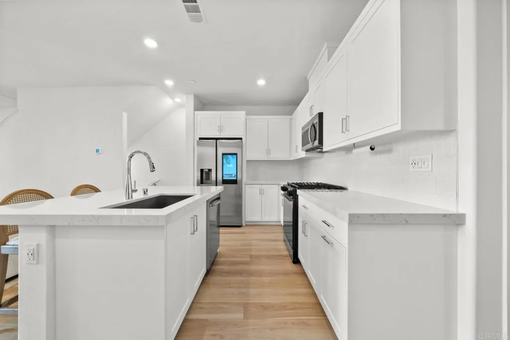 https://cdn.realtyfeed.com/cdn/127/306752086/349eb6ff5e70f0e36b138a4055b1cd11.webp