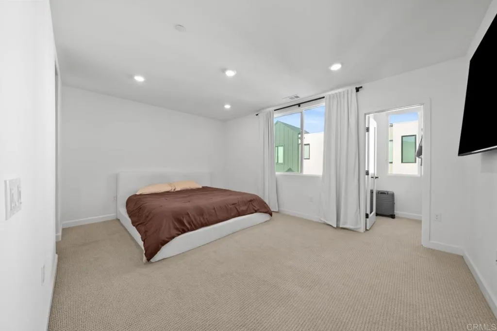 https://cdn.realtyfeed.com/cdn/127/306752086/a7ec8e097423dada4b87cc35208f6d9d.webp
