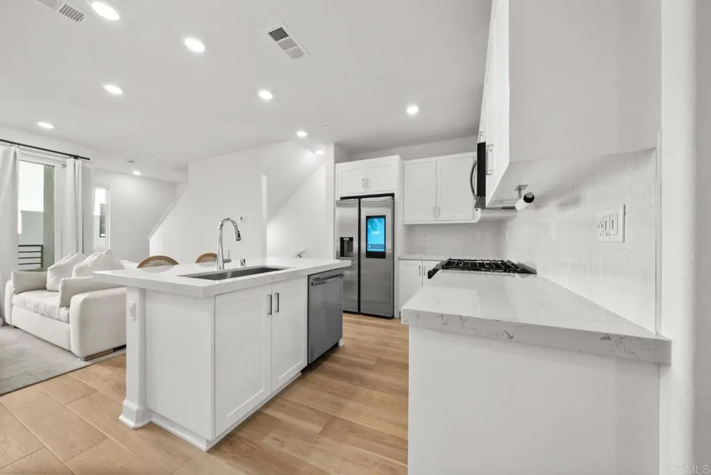 https://cdn.realtyfeed.com/cdn/127/306752086/c5ec260eb4a6a3a9bc675de1e8cd73a1.webp