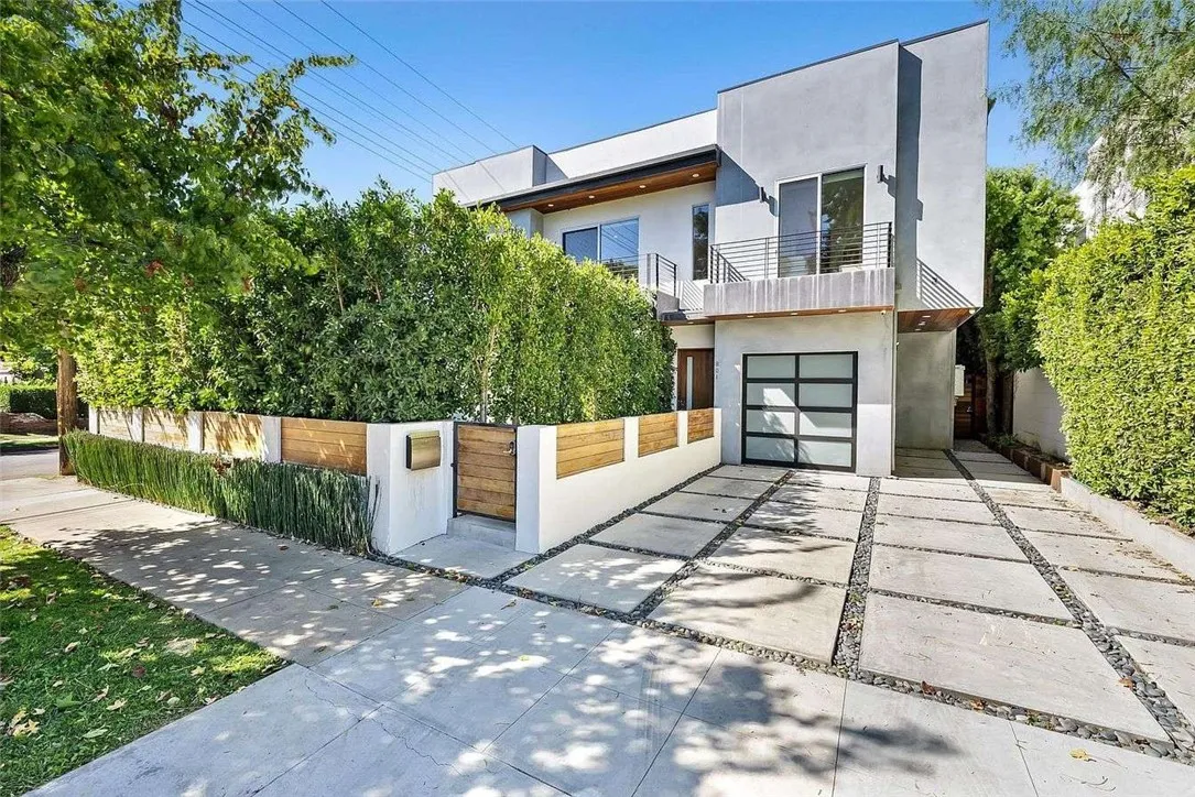 Los Angeles, CA 90046