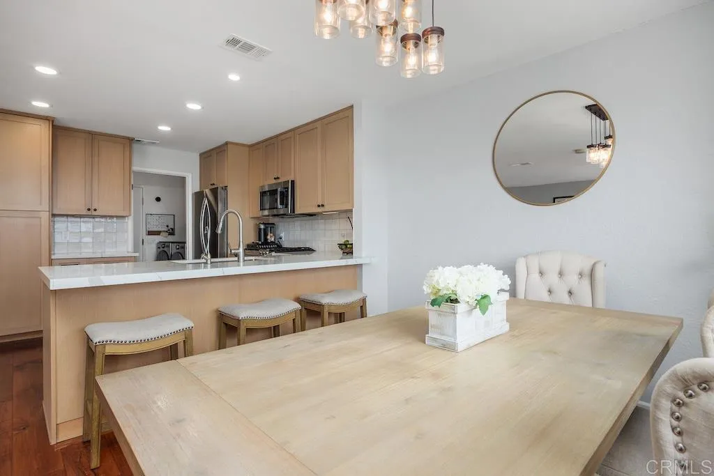 https://cdn.realtyfeed.com/cdn/127/306752153/686bb099edbc4ec18ec054789226594f.webp