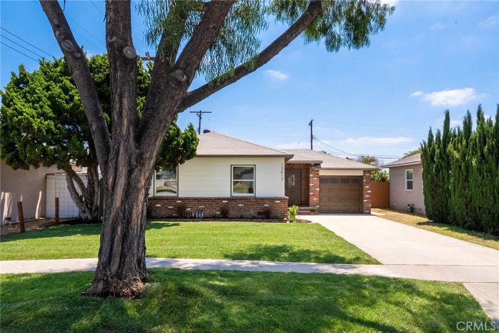 13612 Woodruff Avenue
