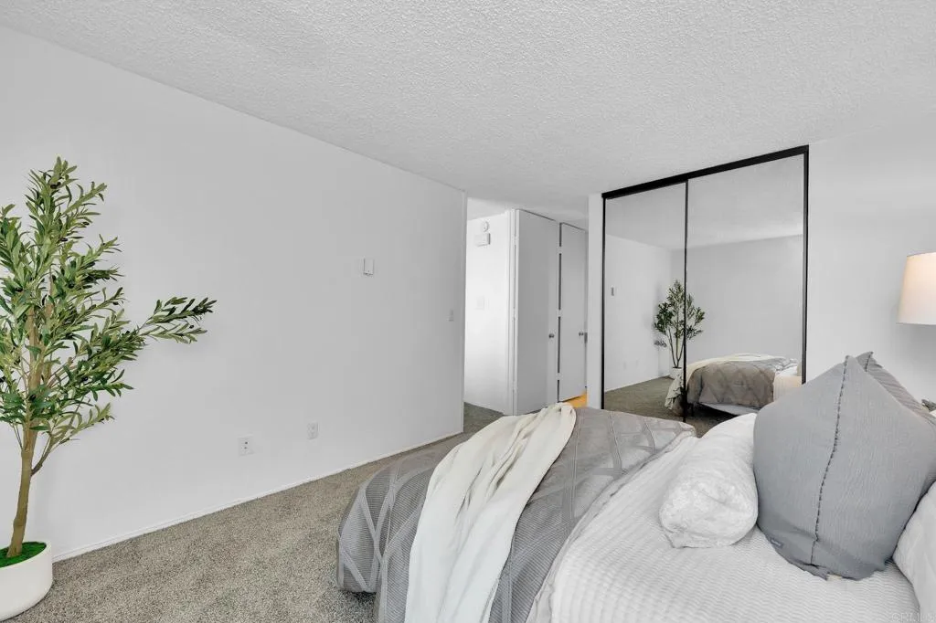 https://cdn.realtyfeed.com/cdn/127/306752245/cf4dae5046bd15ac753275c7de32e622.webp