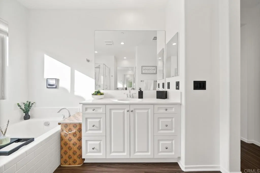 https://cdn.realtyfeed.com/cdn/127/306752317/0f0cee7c9ec70d4a025ef38010297b10.webp