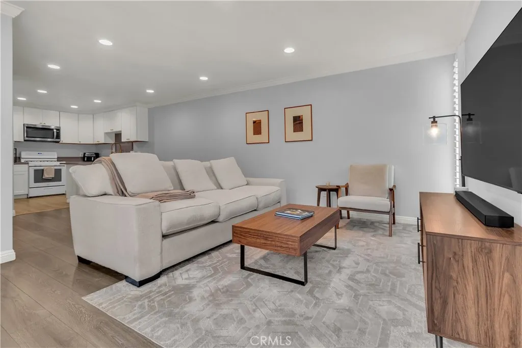1086 Cabrillo Park Dr #d, Santa Ana, CA 92701 - Main photo, Santa Ana, CA