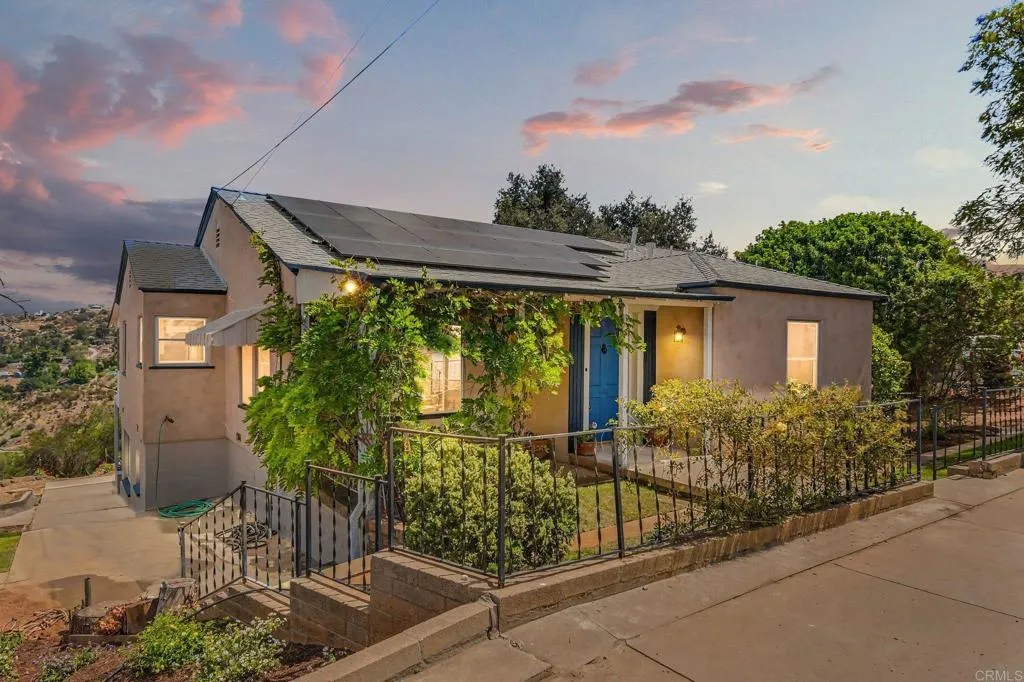 https://cdn.realtyfeed.com/cdn/127/306752381/67184f1065544e5bf1cb2c4d8b097d12.webp