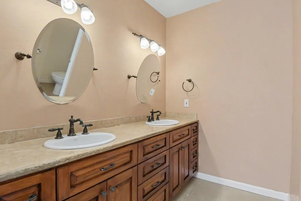 https://cdn.realtyfeed.com/cdn/127/306752381/72cee7f6bcc1b690cb6dad9be0559c5d.webp