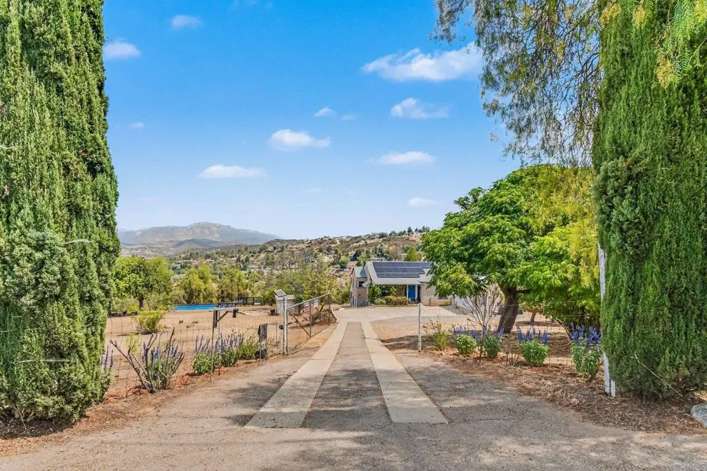 https://cdn.realtyfeed.com/cdn/127/306752381/86016f0a8272f5b5c45436041ca8178e.webp