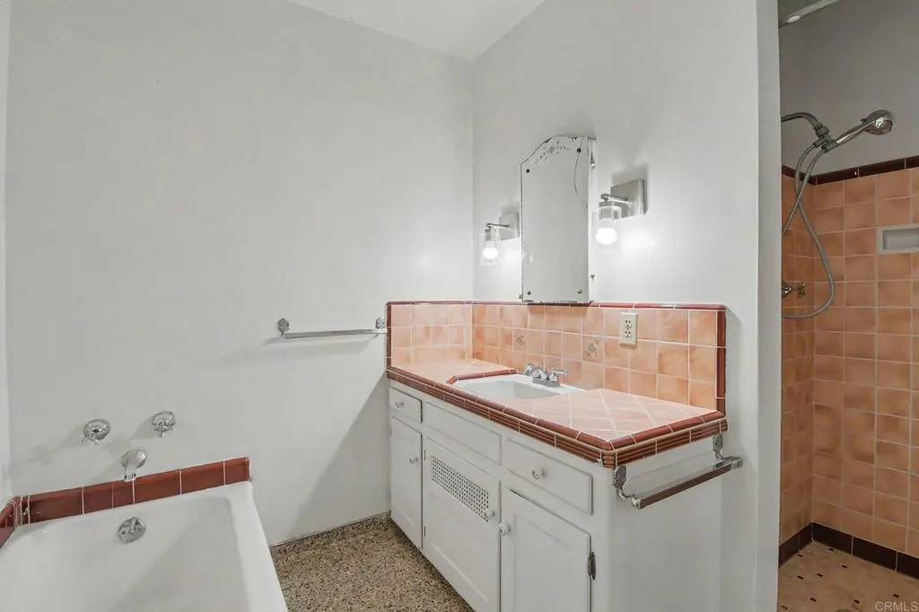 https://cdn.realtyfeed.com/cdn/127/306752381/a431233f7e35890815f18a10f6976bb1.webp